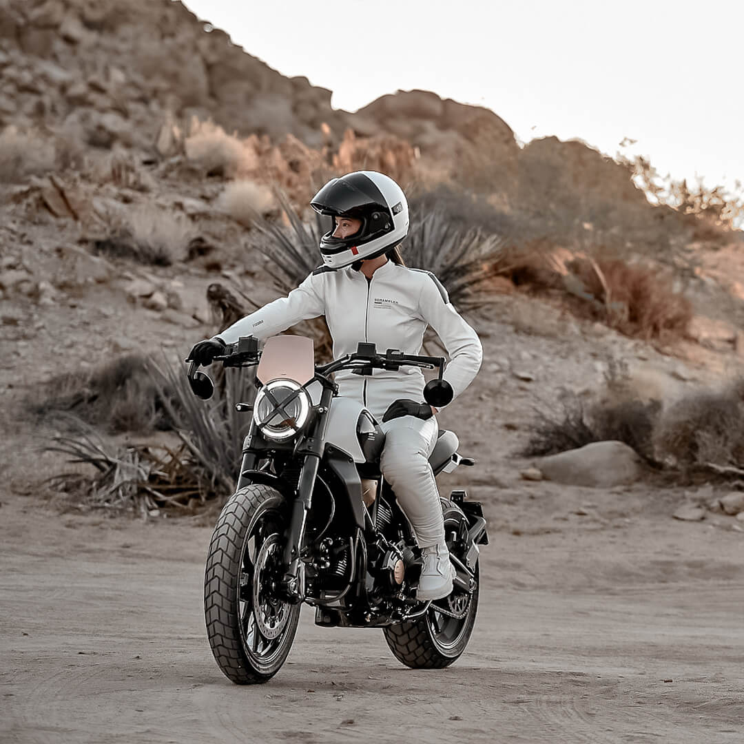 Scrambler-Ducati-10°-Anniversario-Rizoma-Edition-MY25-flexicard-3
