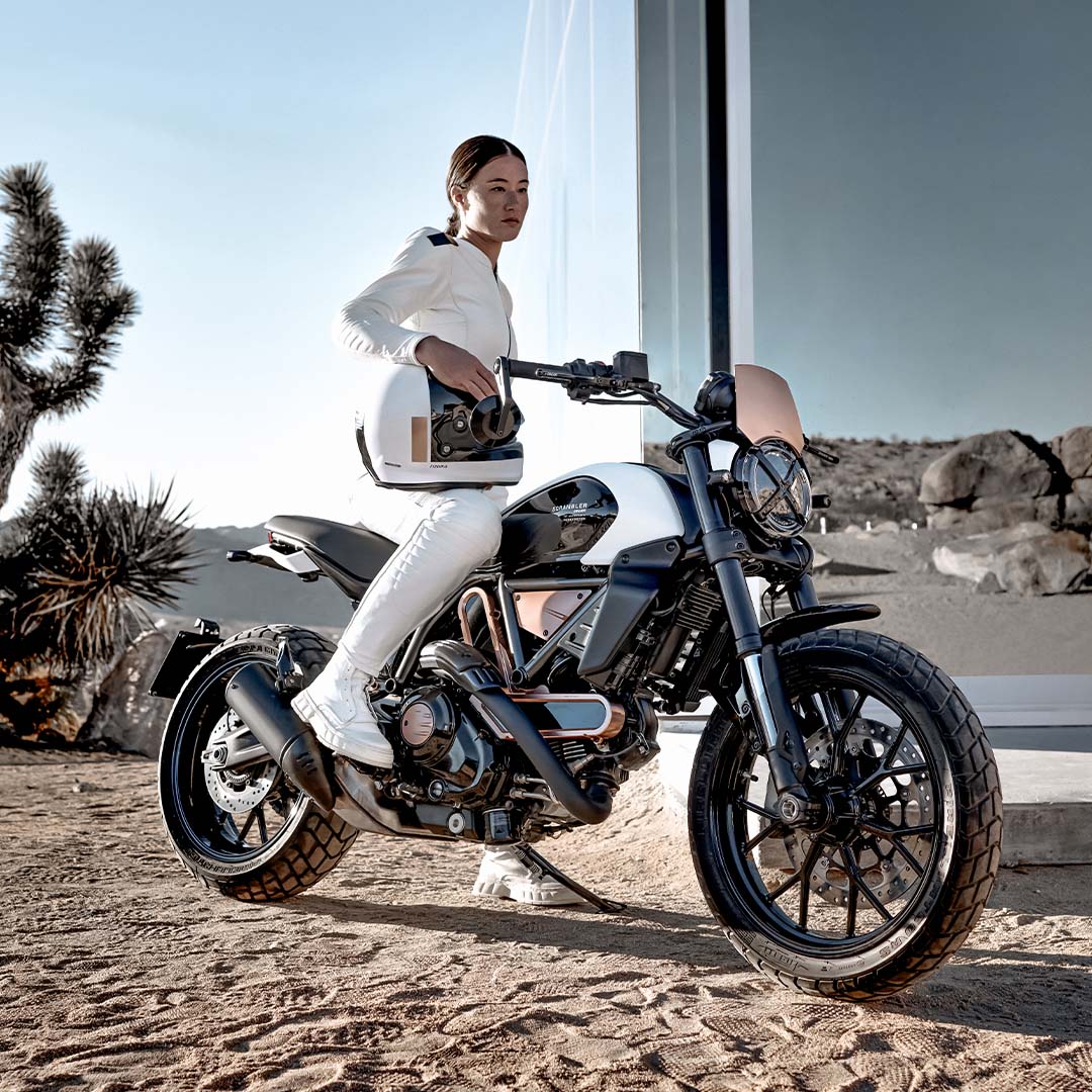 Scrambler-Ducati-10°-Anniversario-Rizoma-Edition-MY25-flexicard-4