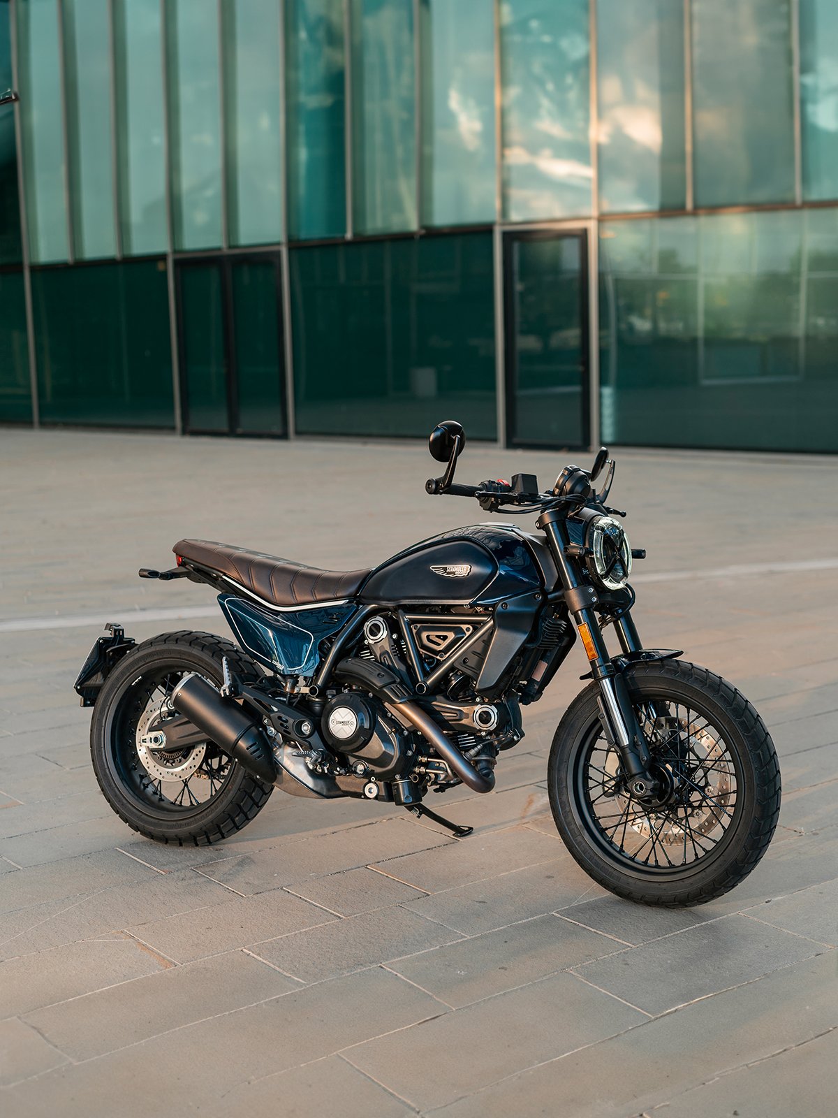 Scrambler-single-bike-nightshift-1200x1600