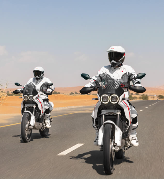 Ducati-DesertX-MY22-02b-Tech-Spech-Carosello-677x740-1