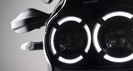 Ducati-DesertX-MY22-03-Grid-Imgtext-432x230-1