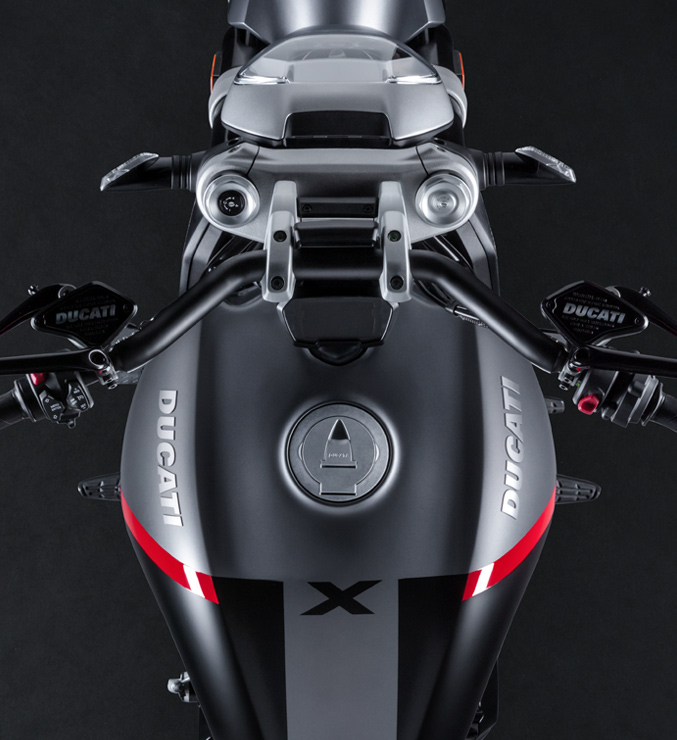 xdiavel-carousel-imgetext-design-01-677x740-1