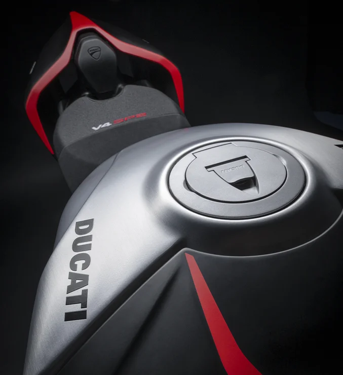 Ducati-Streetfighter-V4-SP-MY23-overview-carousel-imgtxt-677x740-01