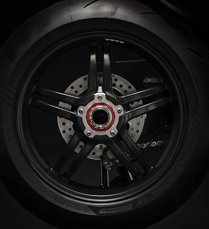 Ducati-Streetfighter-V4-SP-MY23-overview-carousel-imgtxt-677x740-03