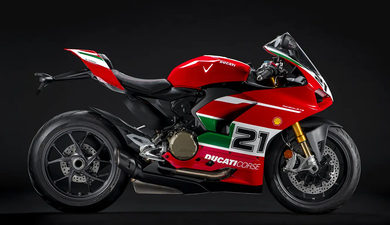 Troy-bayliss-Equipaggiamento-Speciale-01-Editorial-Wide-1330x768