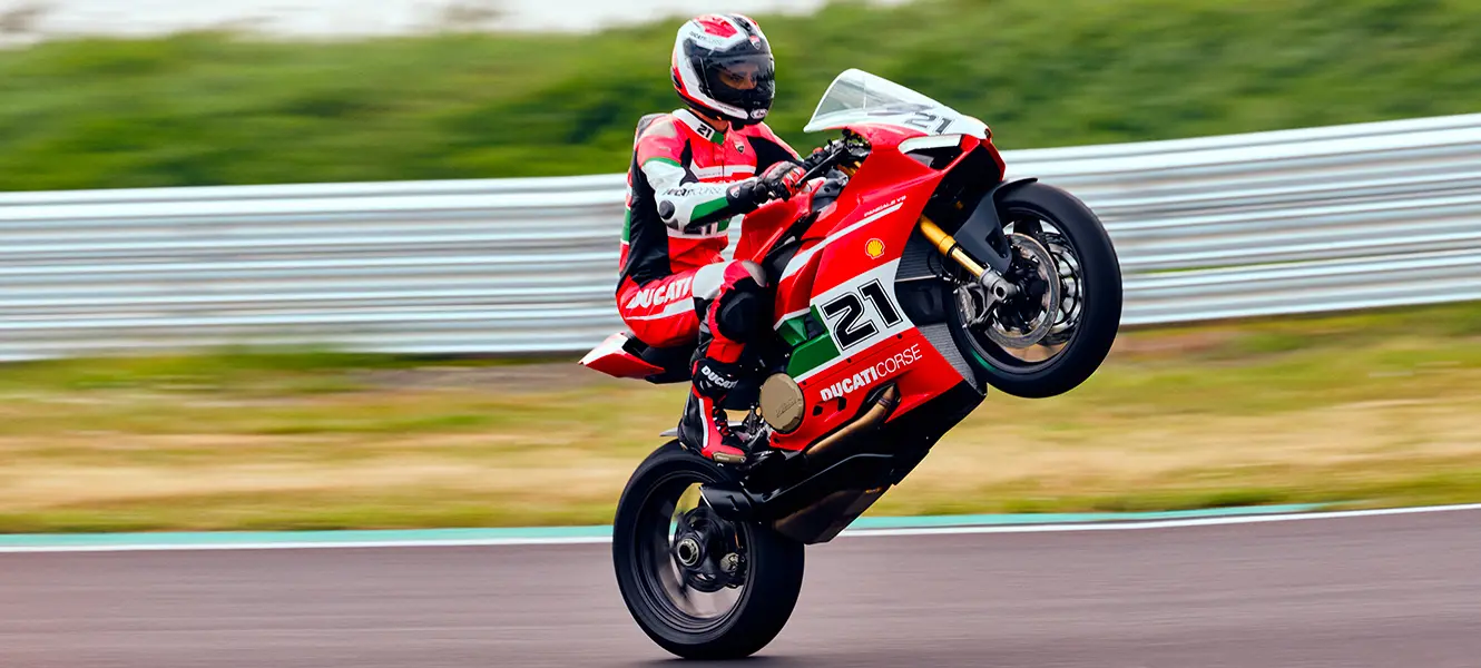 Troy-bayliss-Performance-Elettronica-01-Banner-Full-1330x600