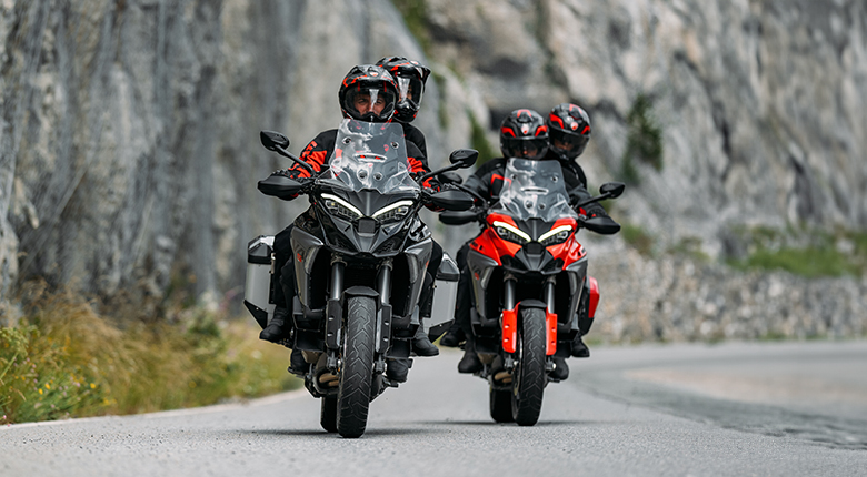 Multistrada v4 gris y roja