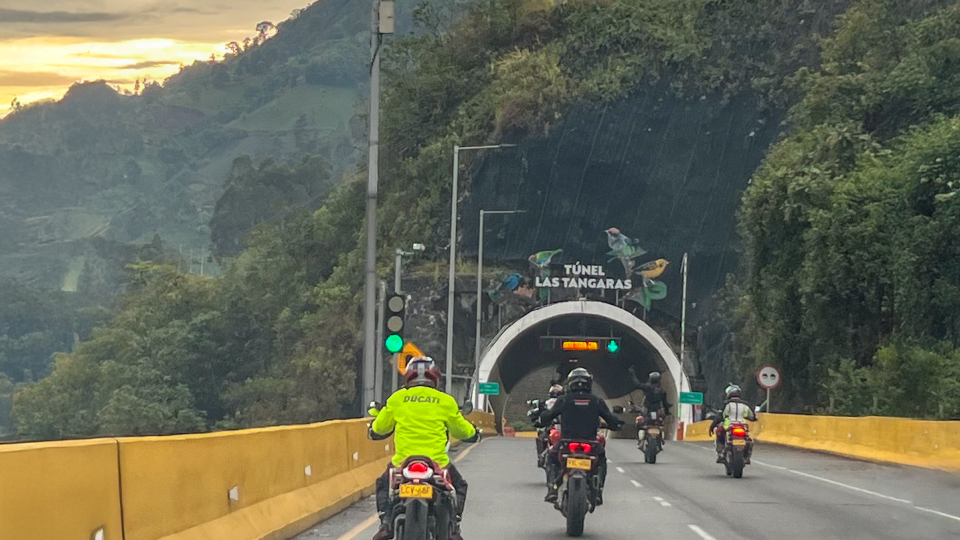 slide-ducati-adventure-tours-colombia--6